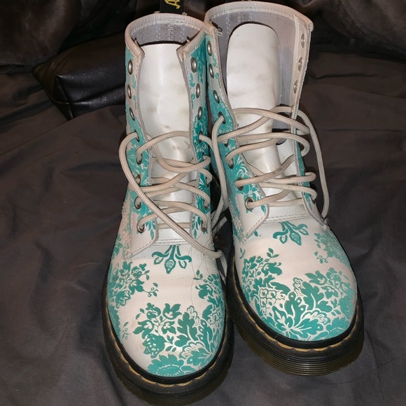 Slightly used Doc Martens - Picture 2 of 2